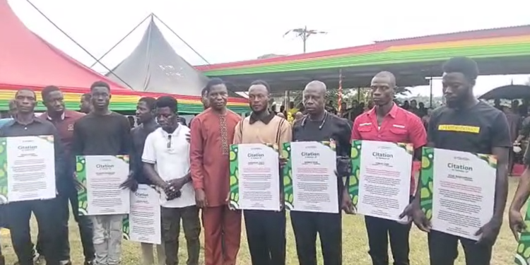 President Mahama gives residents who recovered bodies in helicopter crash ghs100k